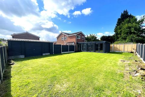 3 bedroom end of terrace house for sale, Hoxton Close, Bredbury