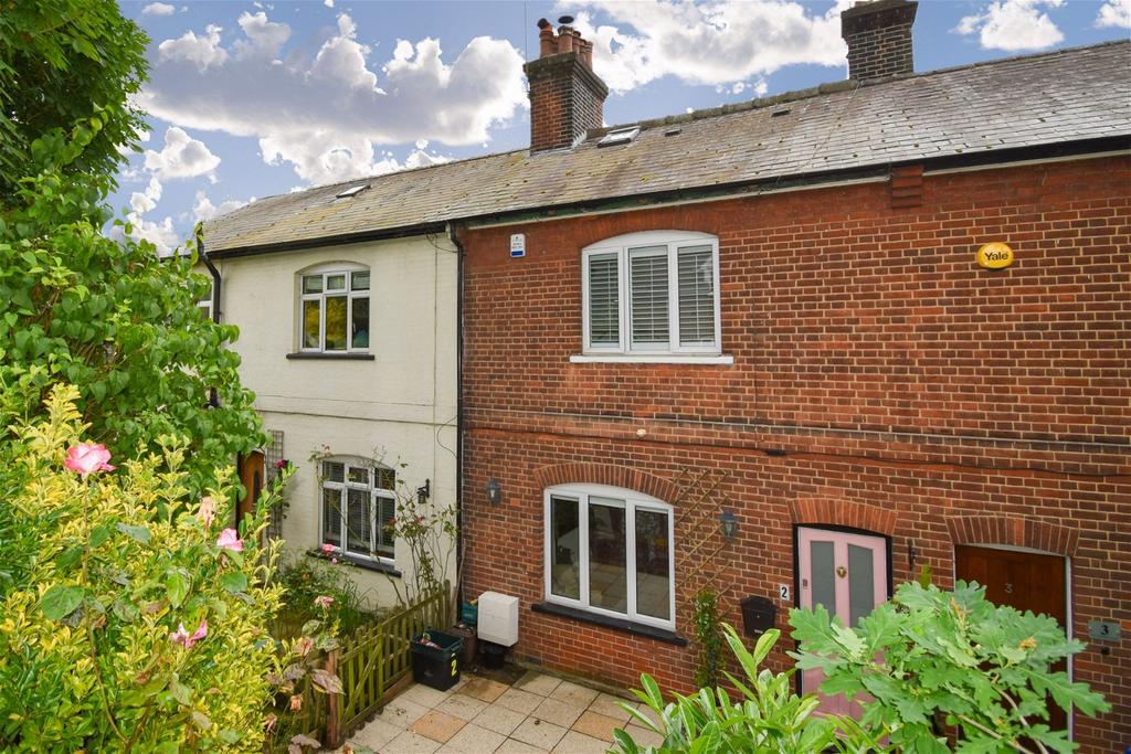 Station Road, Broxbourne EN10 3 bed cottage for sale £475,000