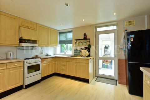 70 Cranborne Crescent, Potters Bar, EN6 3AG