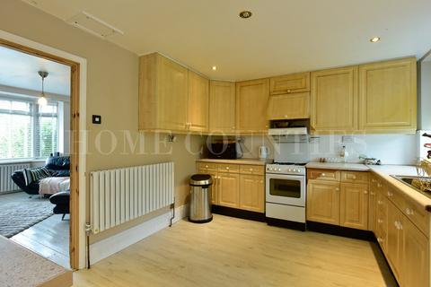 70 Cranborne Crescent, Potters Bar, EN6 3AG
