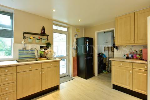 70 Cranborne Crescent, Potters Bar, EN6 3AG