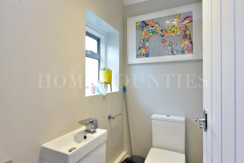 70 Cranborne Crescent, Potters Bar, EN6 3AG
