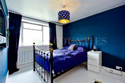 70 Cranborne Crescent, Potters Bar, EN6 3AG