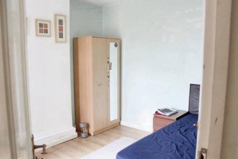 1 bedroom in a house share to rent, Wexham Road, Slough SL1