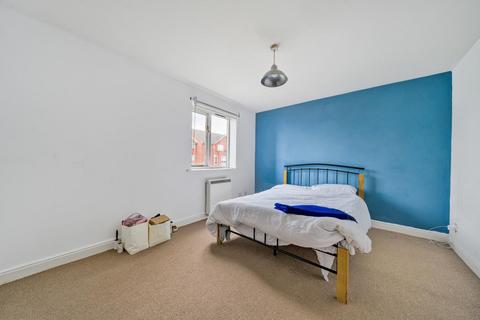 2 bedroom flat for sale, Harlinger Street, London