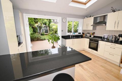 3 bedroom terraced house for sale, Lion Road, Twickenham TW1