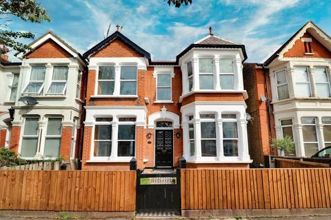 4 bedroom semi-detached house for sale, Boscombe Road, Southend On Sea SS2