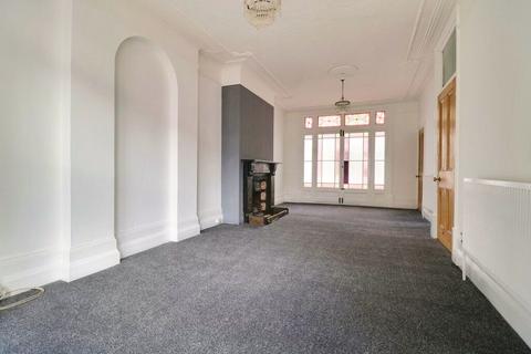 25 Boscombe Road, Southend-on-sea, SS2 5JE