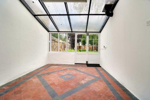 25 Boscombe Road, Southend-on-sea, SS2 5JE