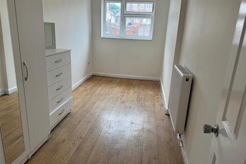 4 bedroom terraced house to rent, Ealing, W5