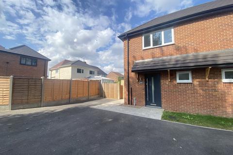 2 bedroom semi-detached house to rent, Middleton Road, Newark