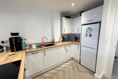 2 bedroom semi-detached house to rent, Middleton Road, Newark