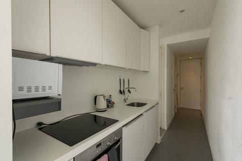 Studio to rent, Rotunda, New Street, Birmingham, B2