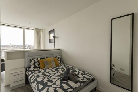Studio to rent, Rotunda, New Street, Birmingham, B2