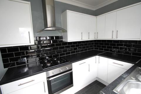 2 bedroom maisonette to rent, Main Road, Romford, Essex, RM2