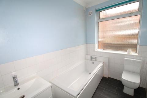 2 bedroom maisonette to rent, Main Road, Romford, Essex, RM2