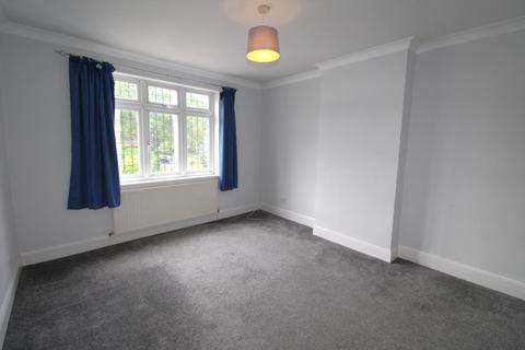 2 bedroom maisonette to rent, Main Road, Romford, Essex, RM2