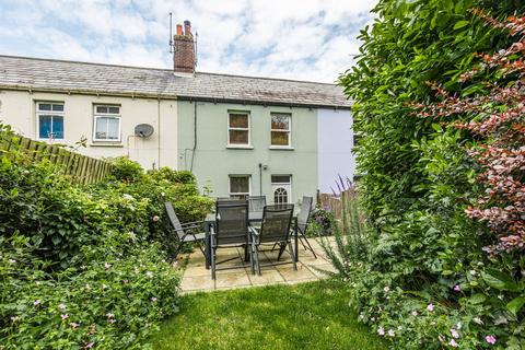 3 bedroom cottage for sale, Chain Free in Winterton-On-Sea