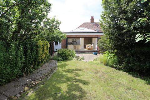 3 bedroom semi-detached house for sale, Newry Avenue, Suffolk IP11