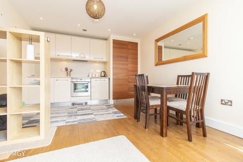 2 bedroom apartment to rent, Altair House, Celestia, Cardiff