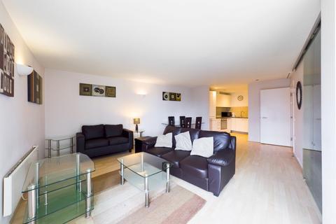 2 bedroom flat to rent, Prestons Road, London