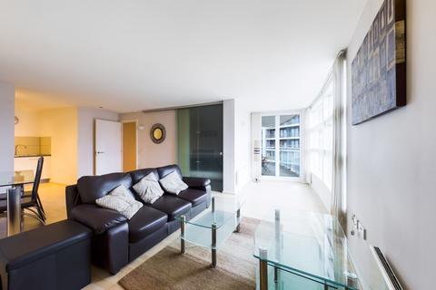 2 bedroom flat to rent, Prestons Road, London