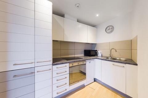 2 bedroom flat to rent, Prestons Road, London