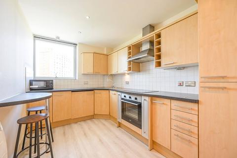 2 bedroom flat to rent, Switch House, Docklands, London, E14