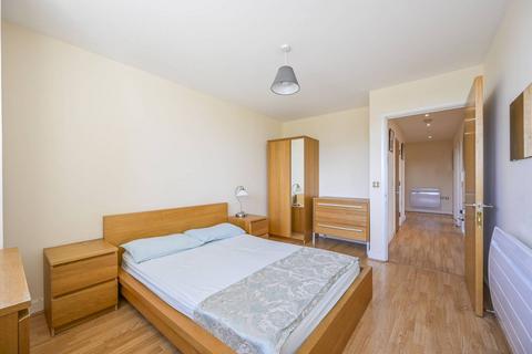 2 bedroom flat to rent, Switch House, Docklands, London, E14