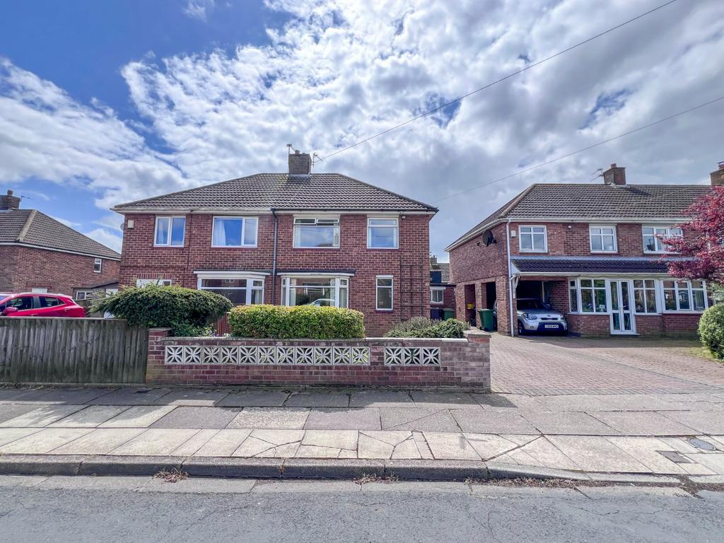 Lisburn Grove, Grimsby, N.E... 3 bed semidetached house for sale £