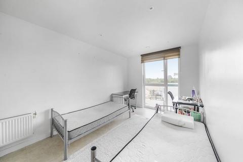 3 bedroom flat for sale, Moorhen Drive, Hendon, London, NW9
