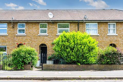 3 bedroom flat to rent, Foxley Road, Kennington, London, SW9