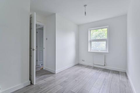 3 bedroom flat to rent, Foxley Road, Kennington, London, SW9