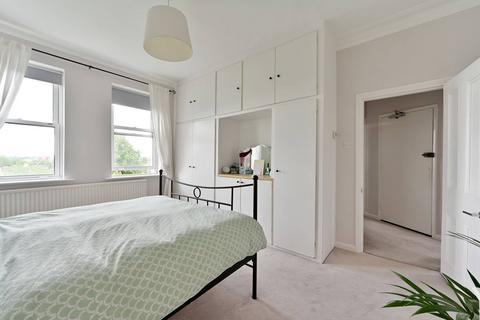 1 bedroom flat for sale, Woodside, Wimbledon, London, SW19