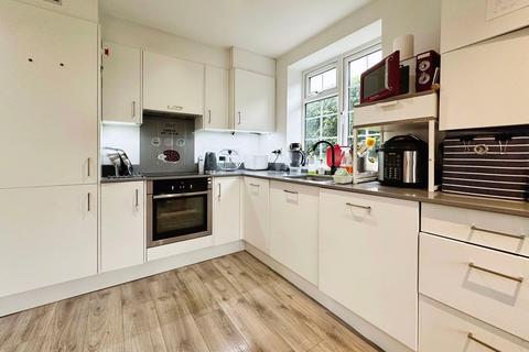 2 bedroom flat for sale, Hale Lane, Edgware, HA8