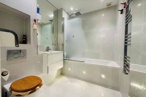 2 bedroom flat for sale, Hale Lane, Edgware, HA8