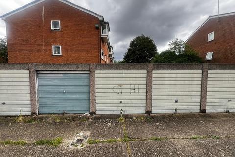 Property to rent, Poplar Grove, London N11