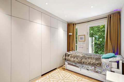 4 bedroom flat for sale, Courtfield Gardens, London