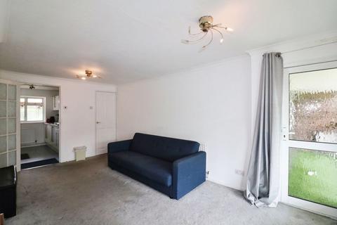 2 bedroom maisonette to rent, Newton Close, Slough