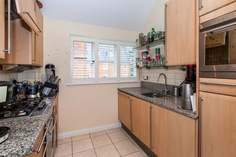 2 bedroom apartment to rent, Hunsford Lodge