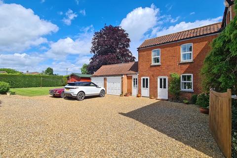 5 bedroom detached house for sale, Norwich Road, North Walsham