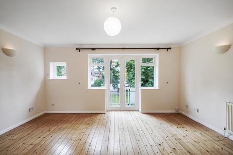 2 bedroom flat for sale, Lovelace Gardens, Surbiton KT6