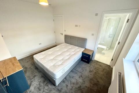 1 bedroom in a house share to rent, Deerbarn Road, Guildford GU2