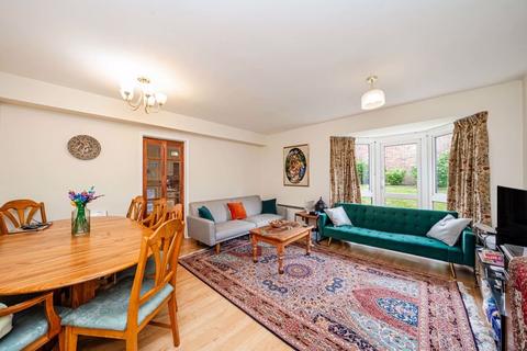 1 bedroom apartment to rent, Carlisle Close, Kingston Upon Thames