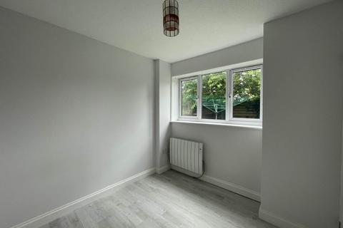1 bedroom flat to rent, 17 St Philips Drive, Evesham,