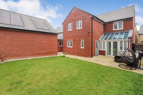 4 bedroom detached house to rent, Hare Meadow, Bedford MK44