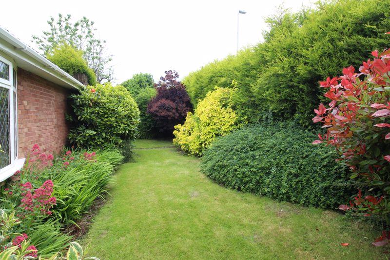 Hillcroft Road, Kingswinford DY6 3 bed detached bungalow for sale £