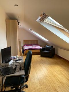 2 bedroom apartment to rent, London SW16