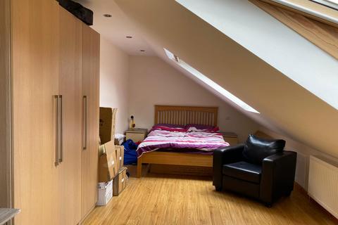 2 bedroom apartment to rent, London SW16