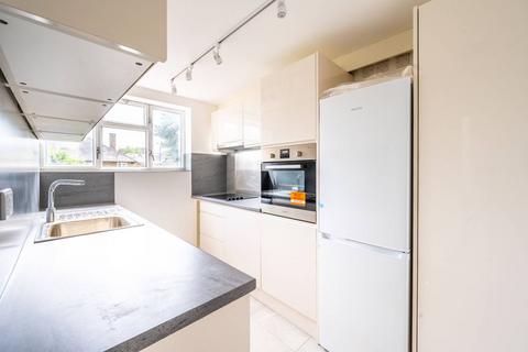 3 bedroom flat to rent, Aubyn Square, Roehampton, London, SW15